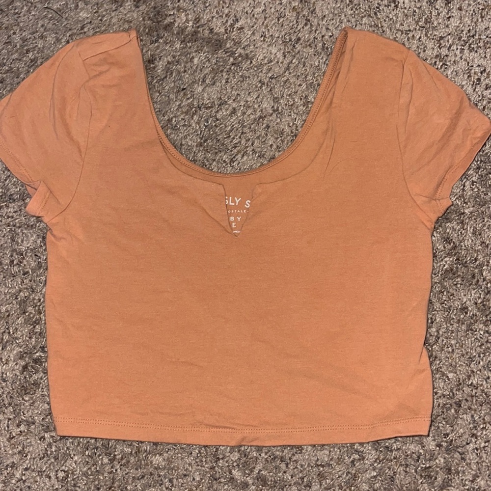 Size L, light orange, cropped